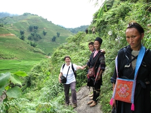 Trekking  naar de geisoleerde dorpen van de zwarte Hmong