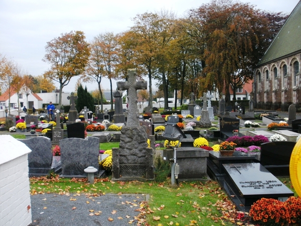 oostkerke -kerkhof..