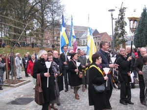 Het gemeentebestuur gaat mee in de processie