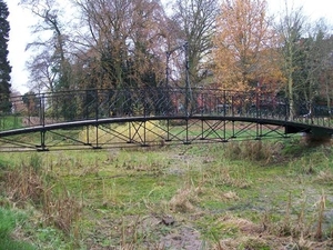 220-Smeedijzeren brug in park Cerckel