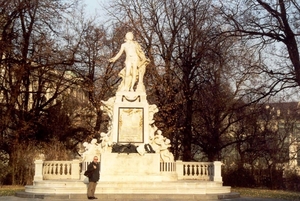 019 Mozart standbeeld