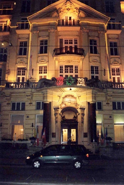 107 Hotel Schönbrunn ingang