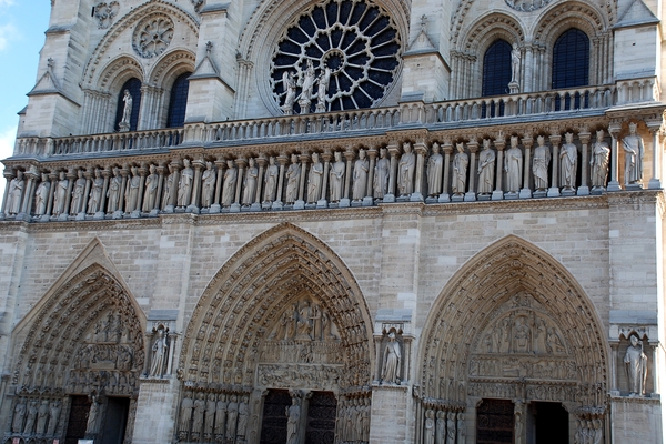 039Parijs dec 2011 - busrit en Notre Dame