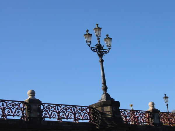 Lantaarn op brug.