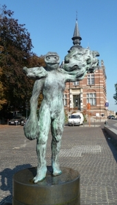 Standbeeld stadhuisplein Kallo