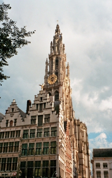 OLV toren aan Grote Markt