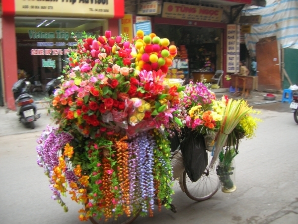 Bloemenverkoopster in Hanoi