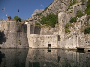 Montenegro, Kotor met omwallingsmuur