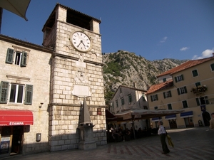 Montenegro, Kotor, klokkentoren met piramide (17de eeuw)