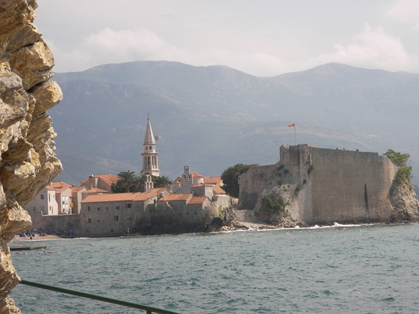 Montenegro, Zicht op Budva, oude stad en klooster