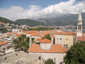 Montenegro, Zicht op Budva, oude stad en gebergte