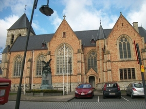068-St-Martinuskerk zijgevel-Berlare