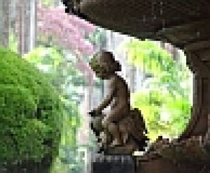 standbeeld in tuin
