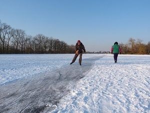 67-Schaatsers op het Donkmeer