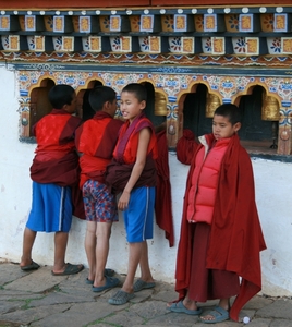 Jonge monnikken aan deze tempel