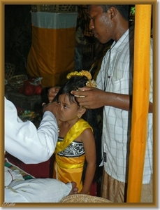 Ceremonie, tandvijlen en haarsnijden
