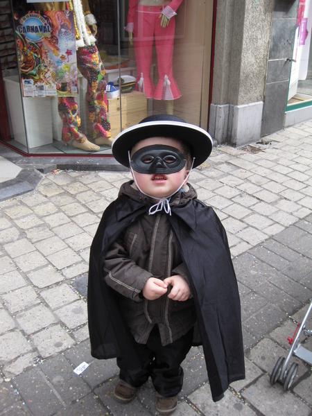 09) Ruben krijgt een Zorro hoed