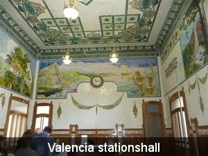 20090416 10u15  Valencia hall in het station 050
