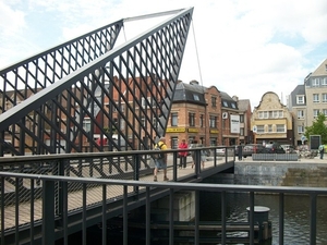 133-Vlasmarktbrug over de Dender naar het centum