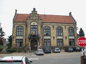 103-Terug in Dworp-Voorm-gemeentehuis