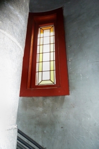 Zijtoren trap met venster