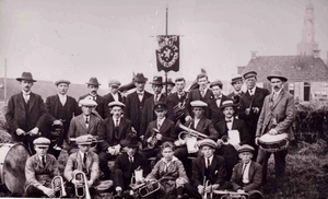 Muziekkorps Vooruit 1908 Dirigent Wiebe de Boer (geb 1886)- Sied