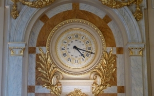 Royal Cafe clock