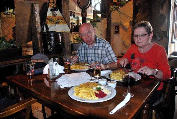 Poznan, hongerige toeristen stillen inwendige mens