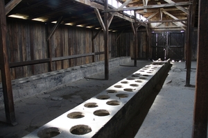 Birkenau, mensonwaardige 'toiletten'