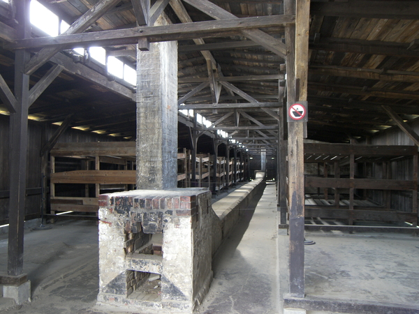 Birkenau, enige vorm van verwarming in de houten barakken