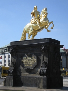 1A Dresden, Gouden ruiterbeeld van koning August de Sterke