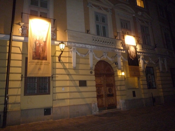 3A Krakau, huis van de paus, by night _P1120818