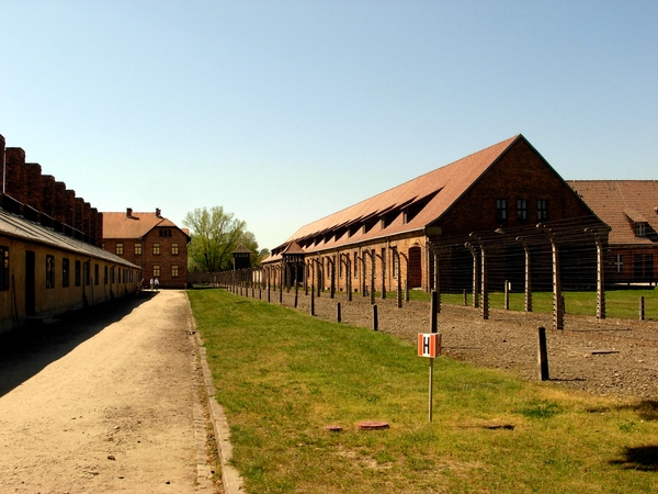 3B Auschwitz,  bakstenen barakken