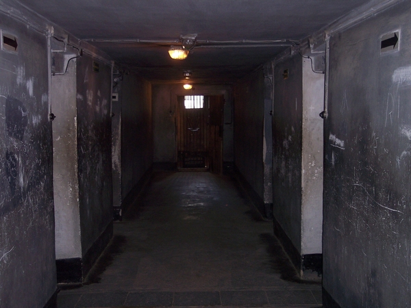 3B Auschwitz,  Cellen in de kampgevangenis Blok 11