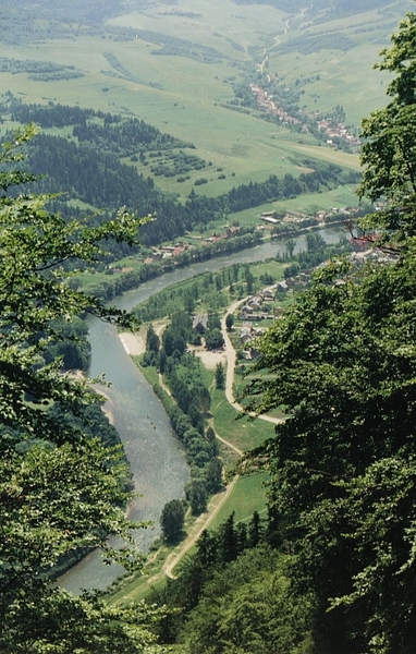 3D Pieniny, De rivier Dunajec stroomt dwars door het kalksteenmas