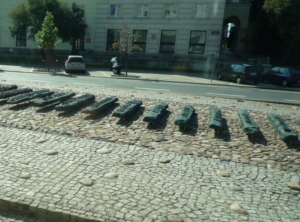 4 Warschau, monument gevallenen in Oosten, in vorm treinwagon _P1
