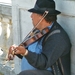 Straatmuzikant op wandelterras