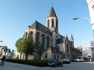 09-O.L.Vrouwkerk met St-Poppoplein