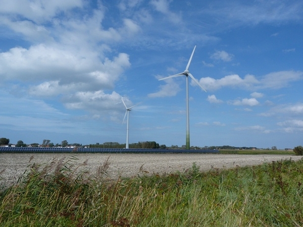 105-Windmolens in de poldervlakte