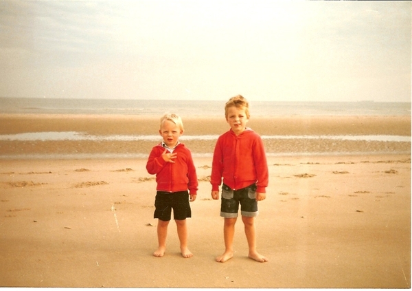 20 Wouter and Stijn at the sea