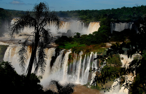 Iguazu Watervallen 80 m hoog, 2,7 km diameter