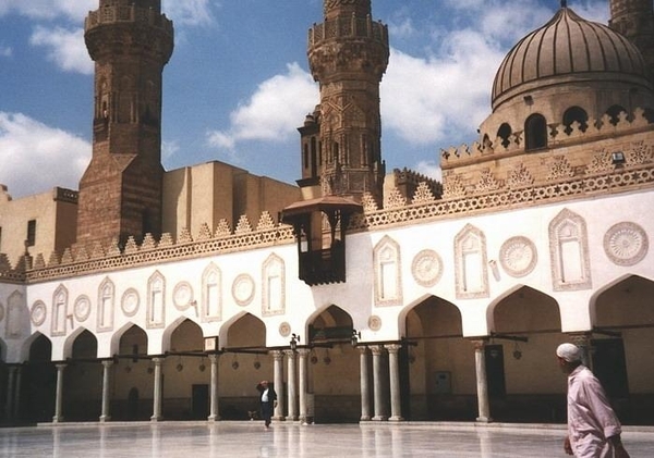 1a Cairo_Al Azhar moskee met koranschool werd opgericht in de 14e