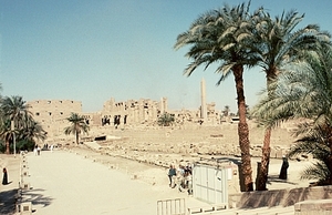 2a Karnak_Amon_tempel _achterzijde_op afstand 2