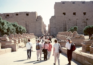 2a Karnak_Amon_tempel _voorkant met sfinxen 2