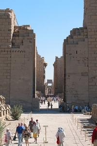 2a Karnak_tempel_De grote eerste pyloon van de Amontempel van Kar
