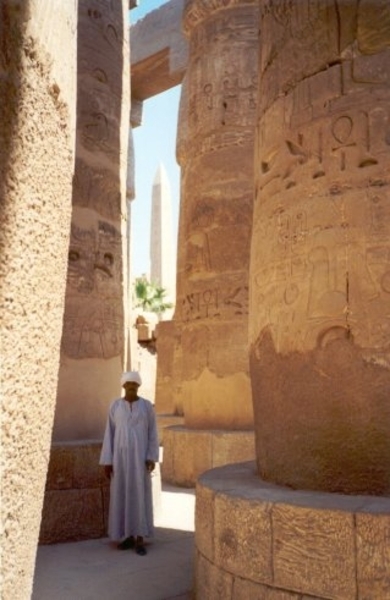 2a Karnak_tempel_zuilenrij 5