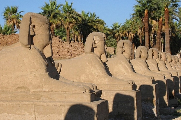2a Luxor_tempel_beeldenrij bij toegang