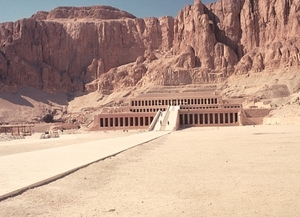 2b Deir_El-Bahari_Hatsjepsut_tempel 7