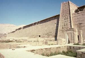 2b Thebe_west_Medinet Haboe _paleis
