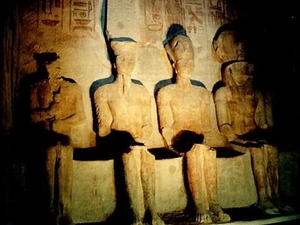 4_Abu Simbel_grote tempel_binnen 5